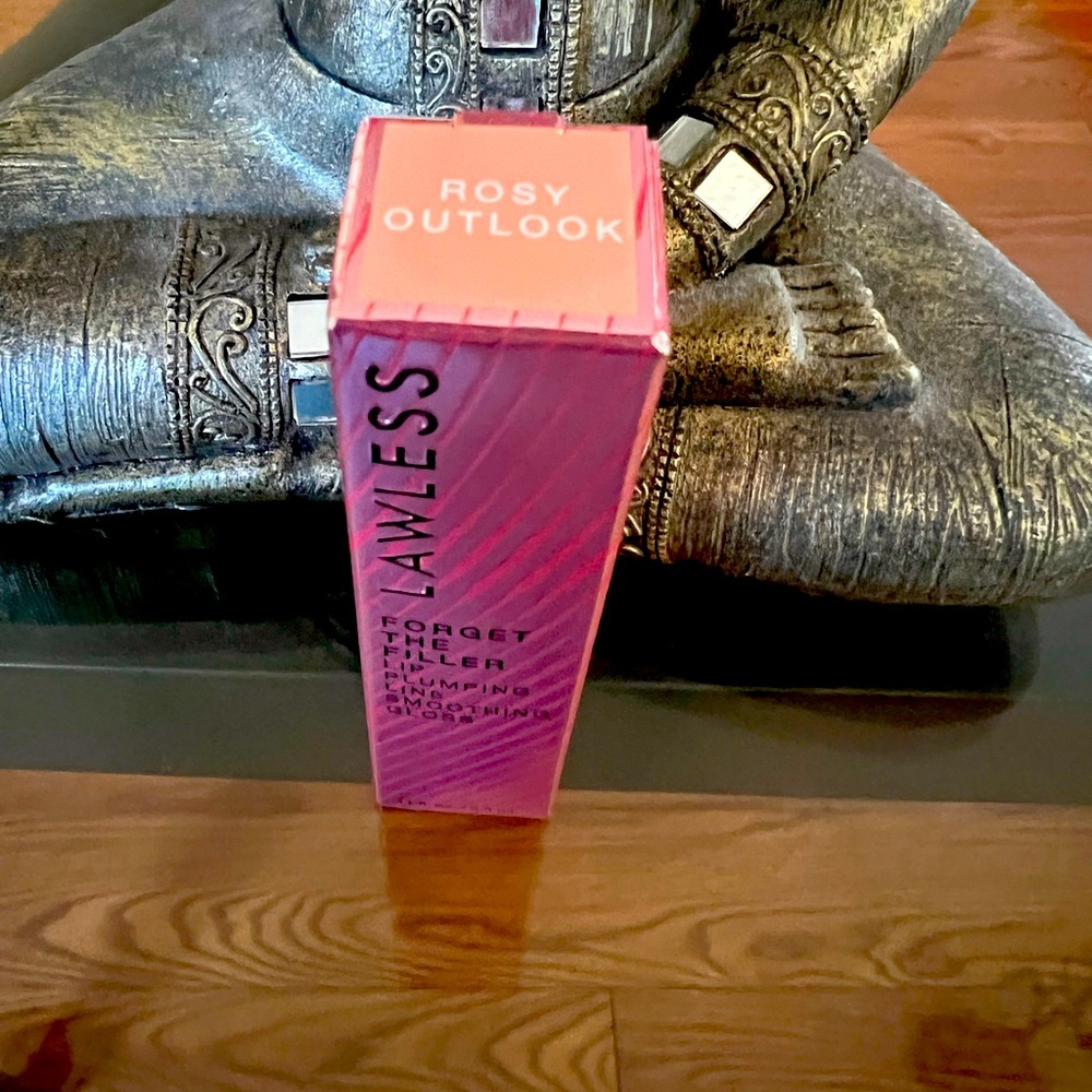 Lawless Lip Pluming gloss
